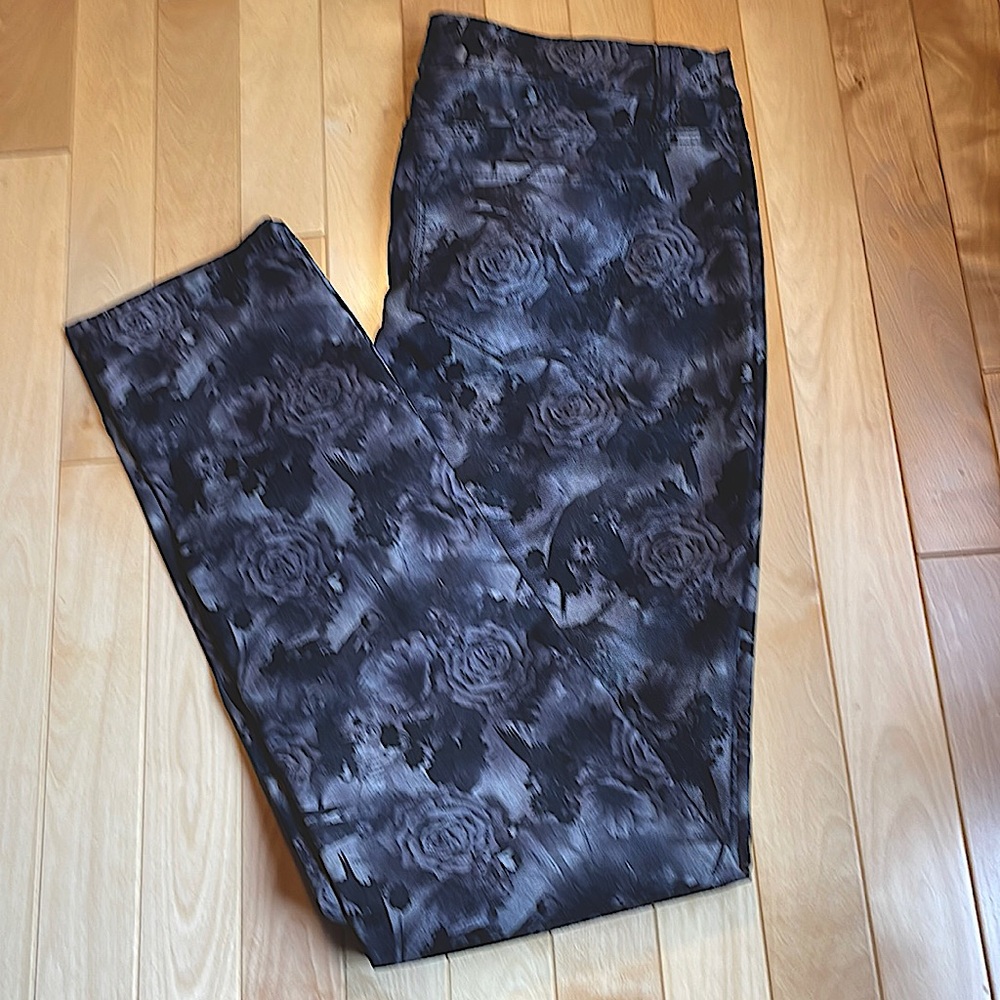 Makers of True Originals flowered abstract black and gray denim skinny jeans 29